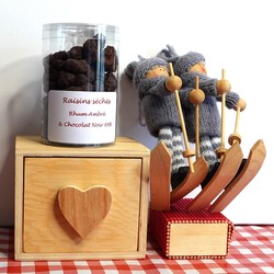 Chocolat raisins schs flambs au rhum ambr enrob de chocolat noir 69%